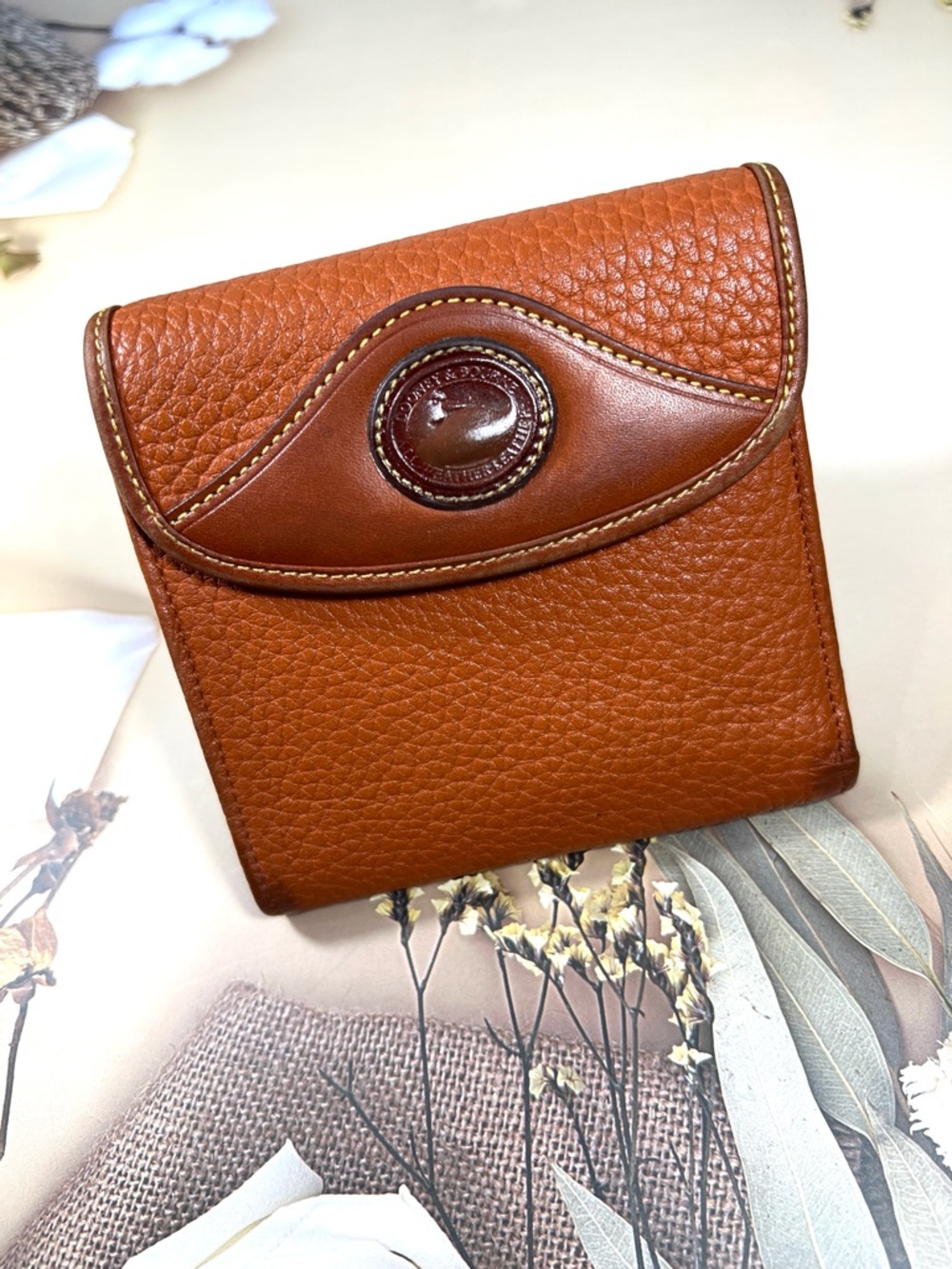🦆 DOONEY & BOURKE AWL TRIFOLD BRITISH TAN PEBBLED LEATHER KISSLOCK COIN BAG